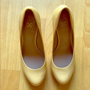 SOLD Vince Camuto • pumps